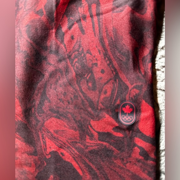 Lululemon Team Canada Leggings - Picture 6 of 7